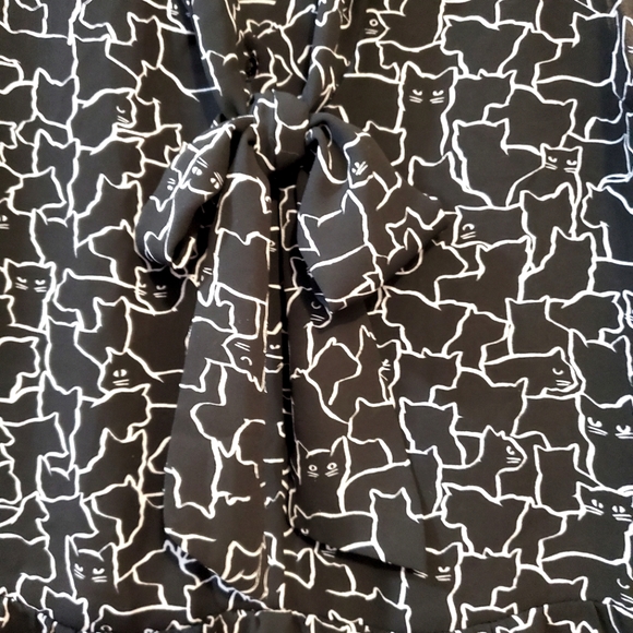 🐈⬛️ RW&Co. Black cat print peplum blouse with tie neck - Size XS - Picture 3 of 8